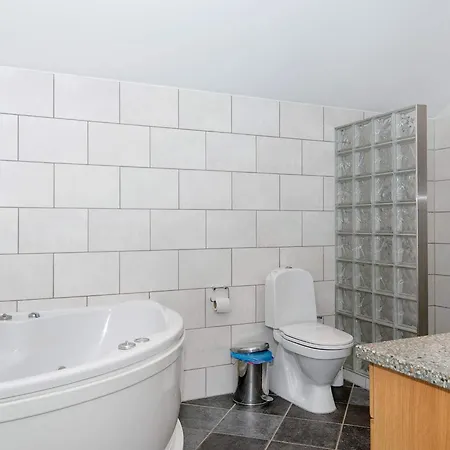 8 Person In Apartment