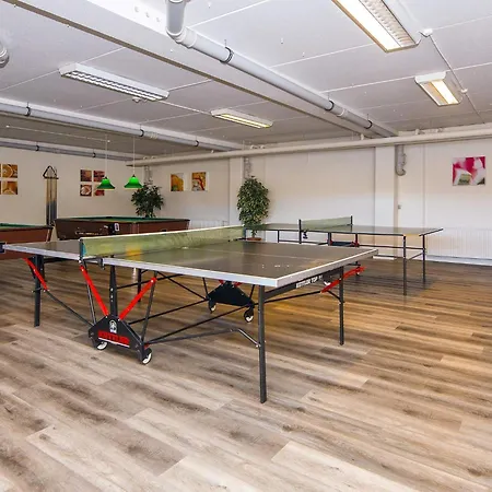 דירה 8 Person In *